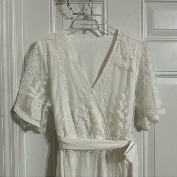 Elegant White Lace Dress - Picture 2 of 11